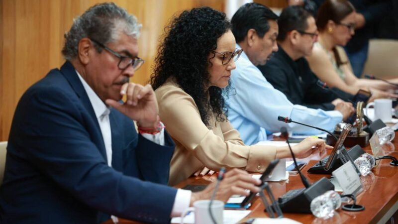 Elige Diputación Permanente integrantes de la Mesa Directiva