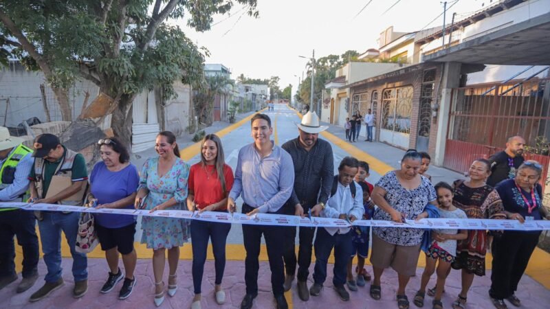 Inauguran pavimentación integral de la calle Leopoldo Saldaña en Bucerías