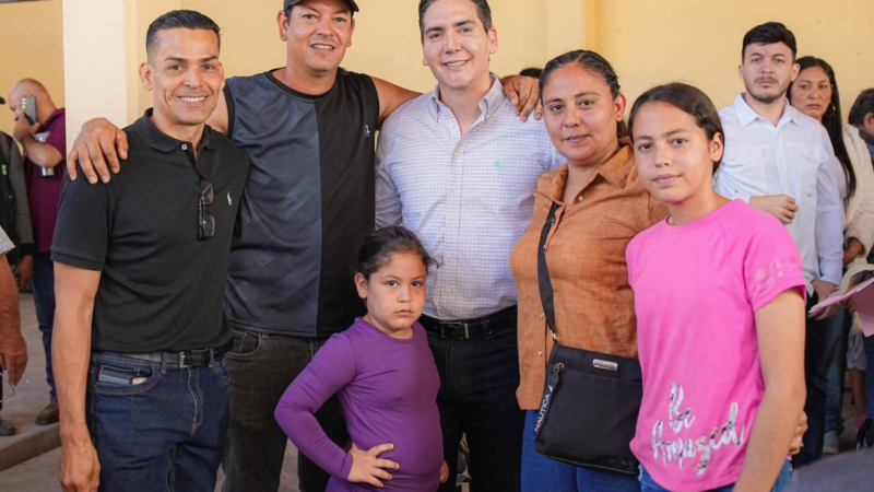 Héctor Santana acerca soluciones a San Vicente con Audiencia Ciudadana