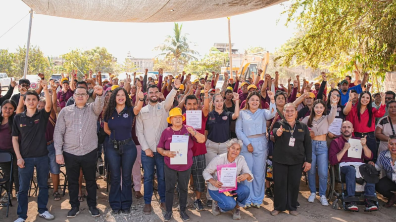 Héctor Santana respalda a comerciantes con entrega de 200 tarjetones