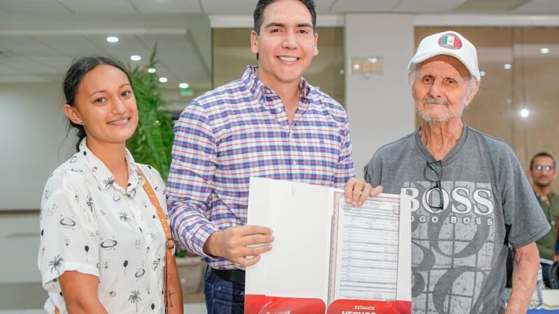 Después de años sin identidad legal, Don Remigio recibe su acta de nacimiento