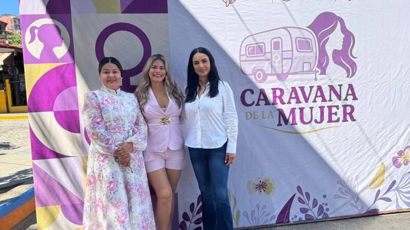 Caravana de la Mujer acercó servicios y programas a mujeres de Sayulita