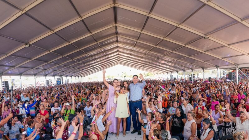 ¡Más de 20,000 madres celebran con Hector Santana, presidente municipal de Bahia de Banderas el Día de las madres!