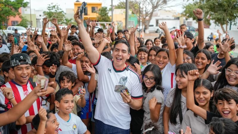 Altavela vivió el espíritu mundialista con exitoso intercambio de estampas