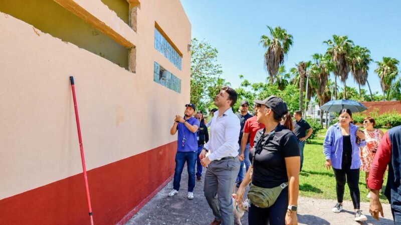 Israel Santillán da seguimiento a compromiso con vecinos de Valle Dorado