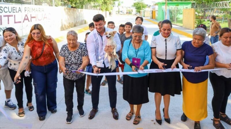 Inaugura Israel Santillán la calle Santa Isabel del Fraccionamiento La Misión