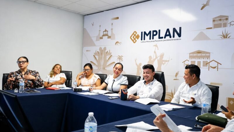 Israel Santillán se reúne con miembros del Cabildo para dar seguimiento a proyectos estratégicos