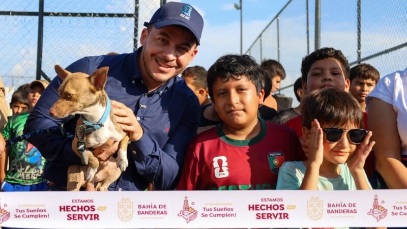 Entrega Israel Santillán cancha de fútbol 7 en La Misión